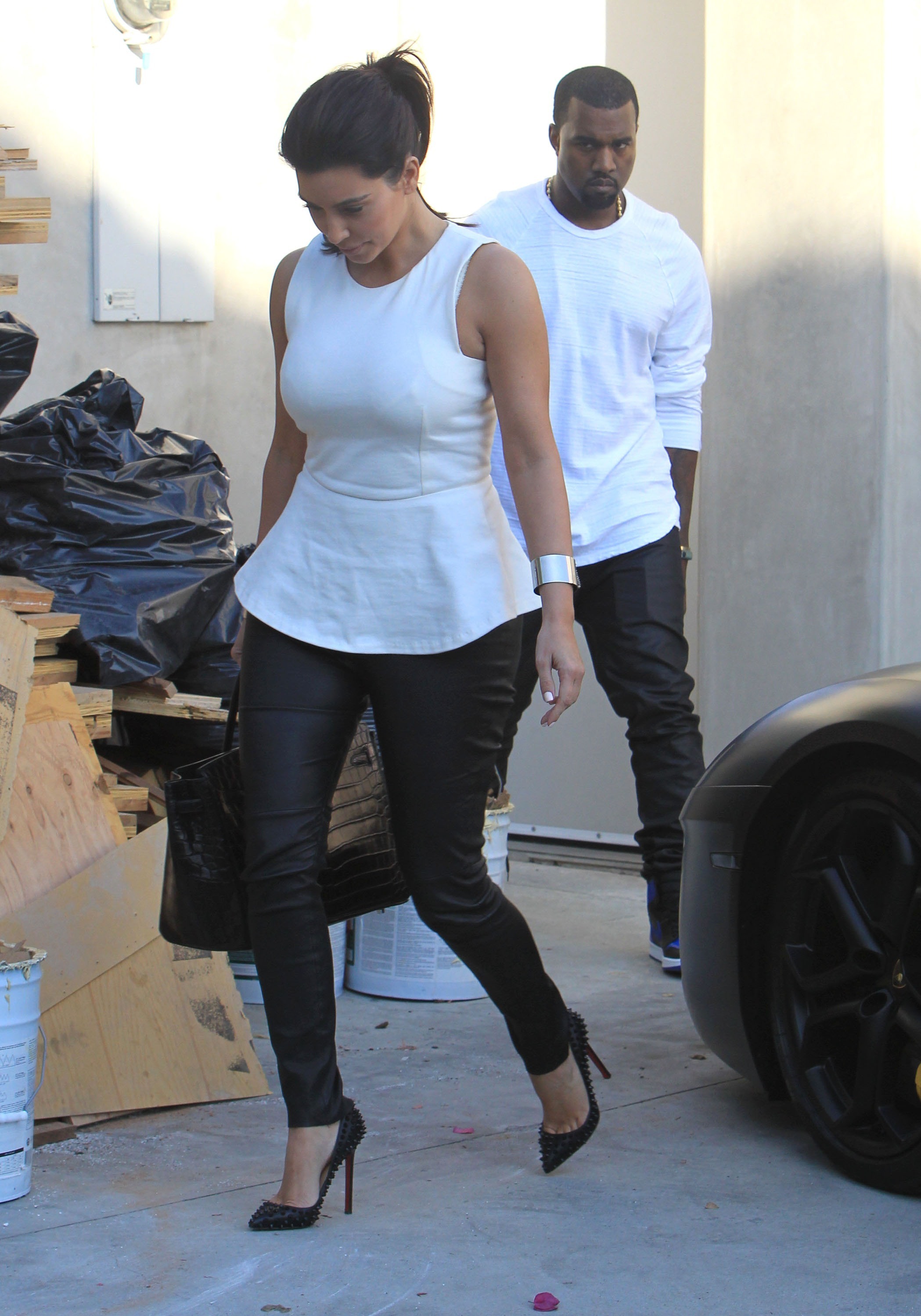Kim Kardashian 11 07 2012 01 d